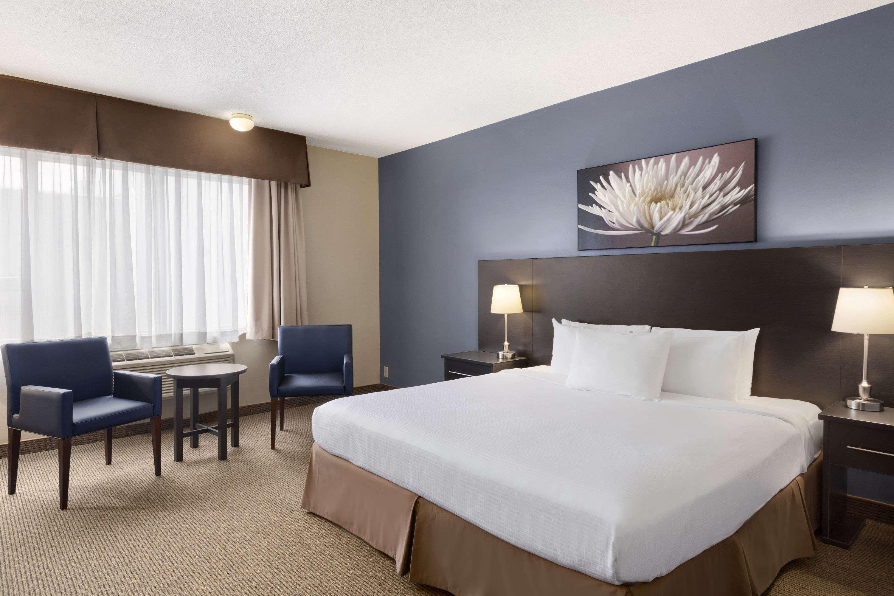 Days Inn By Wyndham Montreal Airport Conference Centre Dorval Eksteriør billede