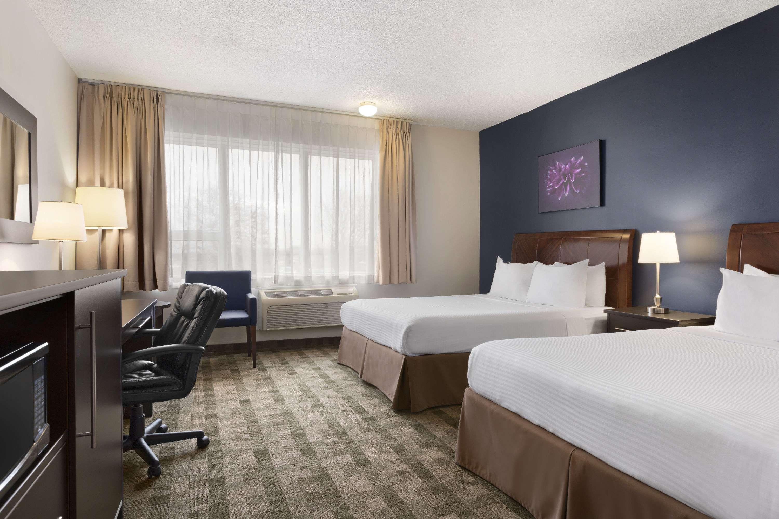 Days Inn By Wyndham Montreal Airport Conference Centre Dorval Eksteriør billede