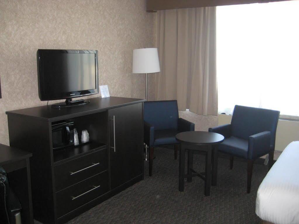 Days Inn By Wyndham Montreal Airport Conference Centre Dorval Eksteriør billede